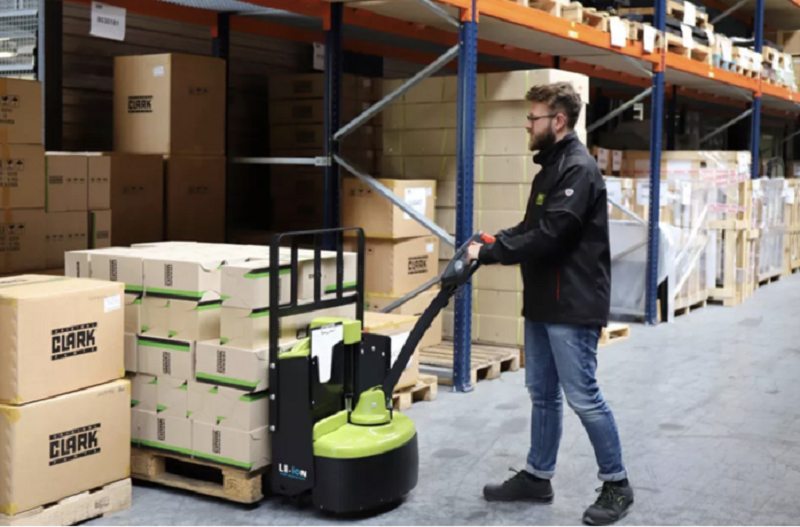 погрузчик Clark как складская спецтехника